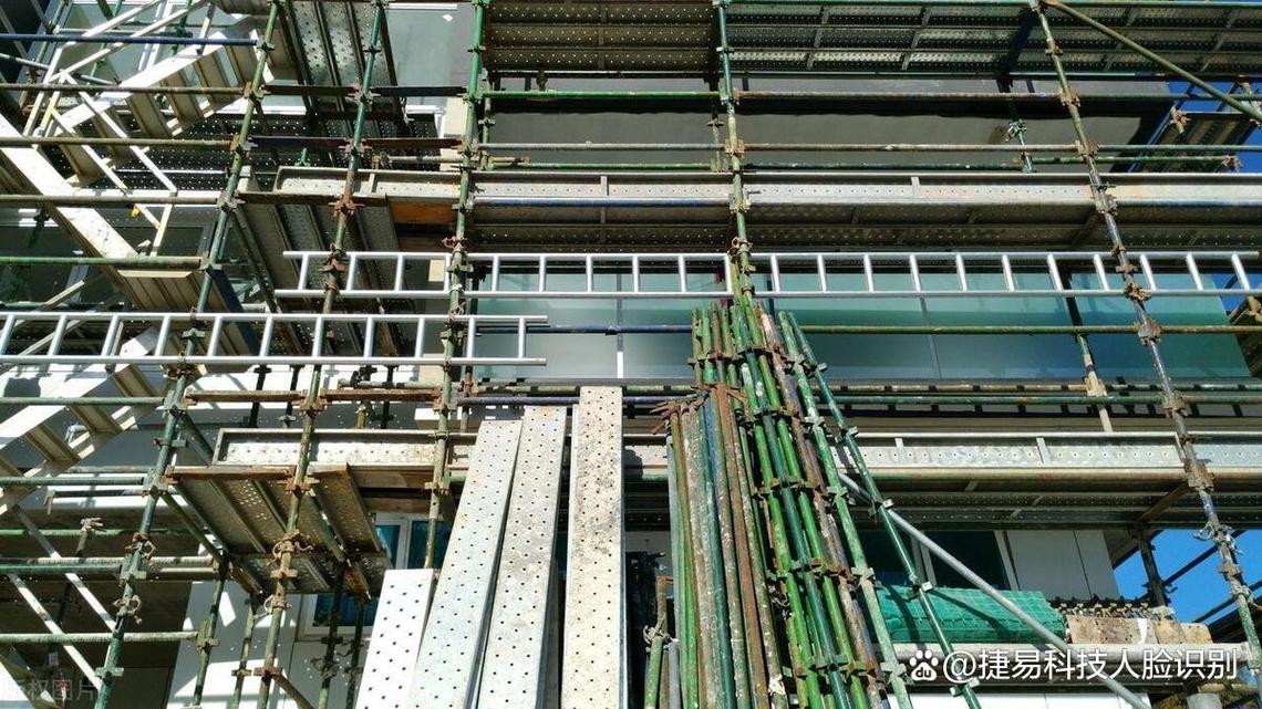 智能监控:三光谱防明火摄像机助力化工厂提高安全性能